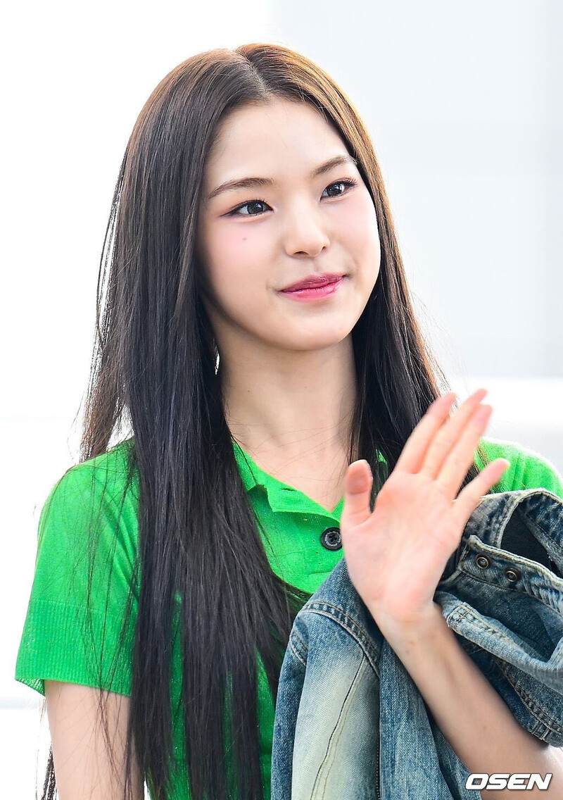 240925 izna Mai at Incheon International Airport documents 1