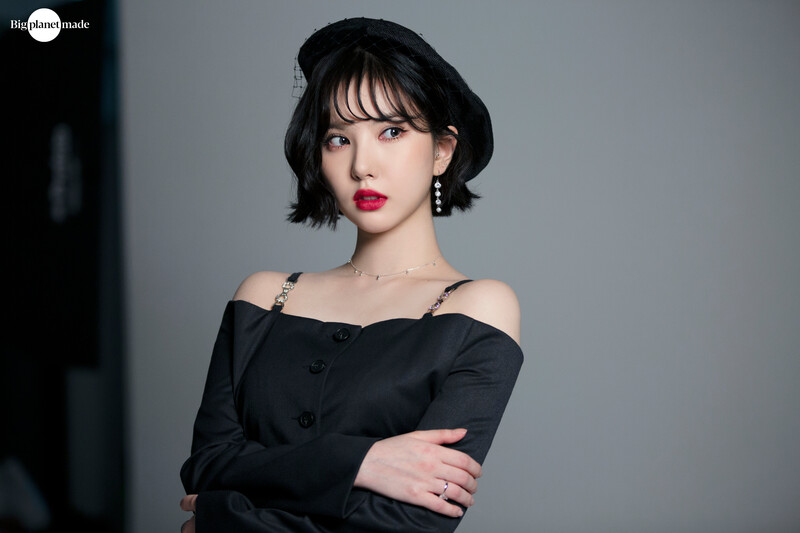 211014 BPM Naver Post - VIVIZ 1st Profile Shoot Behind documents 7