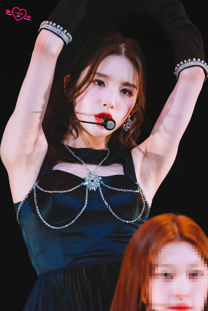 230303 LOONA Heejin - 1st Live 'LOONATHEWORLD' in Tokyo documents 1