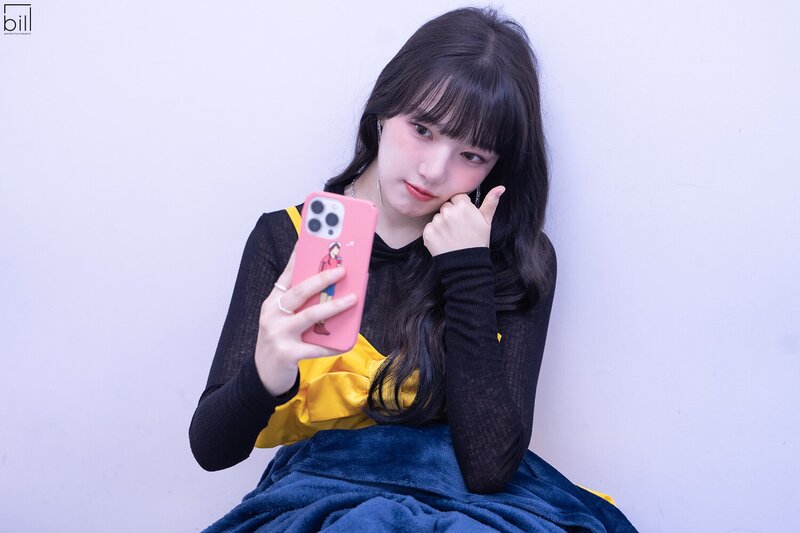 230920 Bill Entertainment Naver Post - YERIN 'Bambambam' Music show promotions behind documents 3