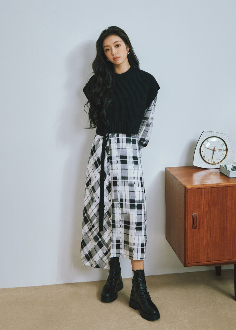 OH MY GIRL Yooa for All Saints 2022 FW Collection documents 9