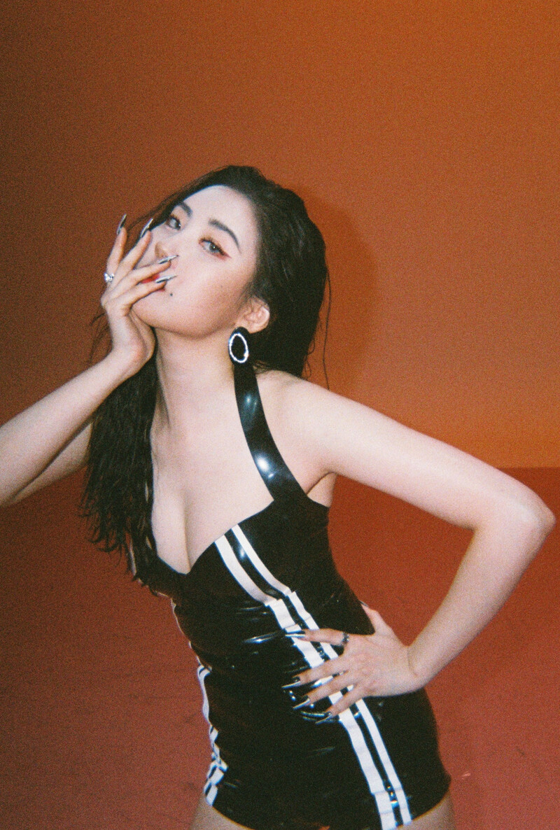 210228 M2MPD Twitter Update - February Film Camera Photos - Sunmi documents 10