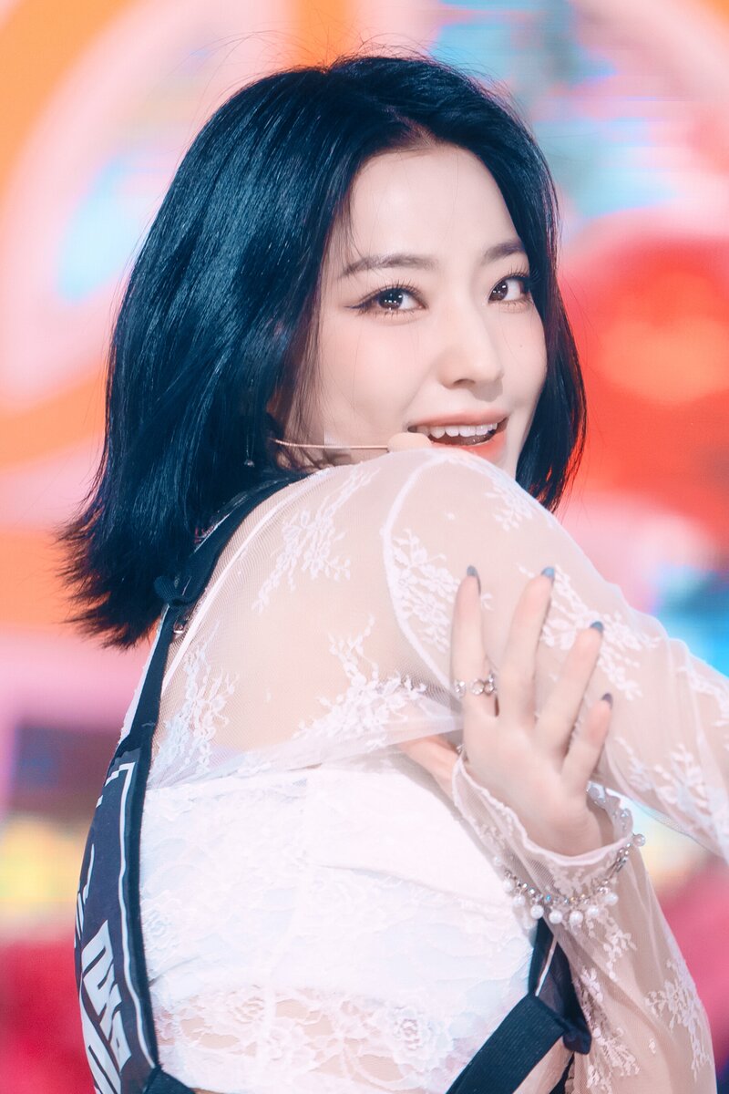 220123 fromis_9 Saerom - 'DM' at Inkigayo documents 3