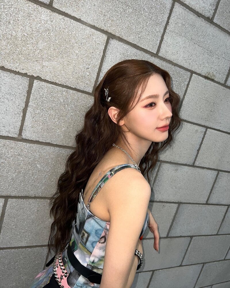 220323 (G)I-DLE Miyeon SNS Update documents 3