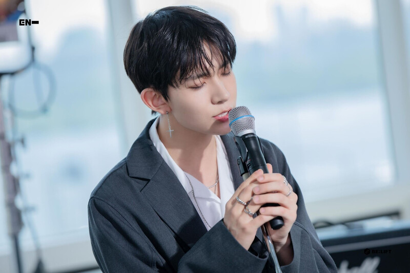 220531 Weverse Update- Heeseung Cover "Off My Face" Special Photo documents 1