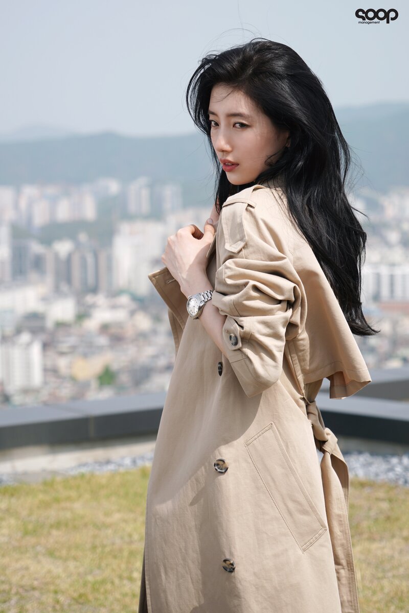 220812 SOOP Naver Post - Bae Suzy - Longines Photoshoot Behind documents 9