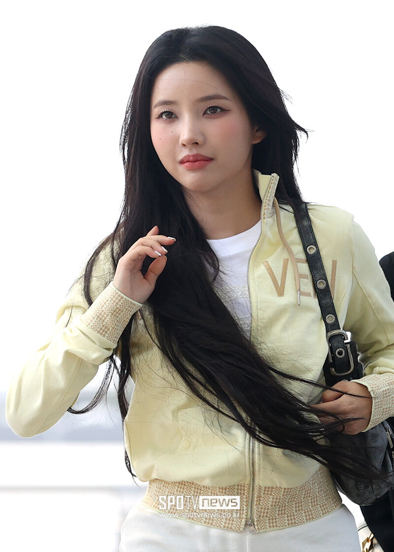 240412 (G)I-DLE Soyeon - ICN Airport documents 2