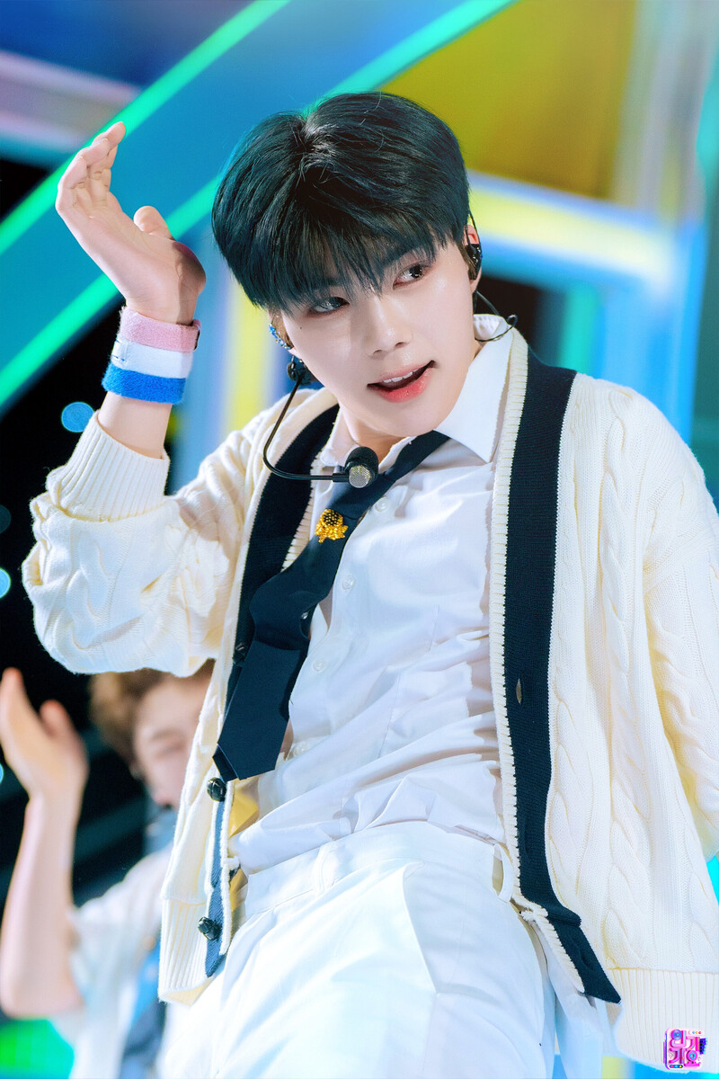 240519 ZEROBASEONE Gunwook - 'Feel the POP' at Inkigayo documents 1