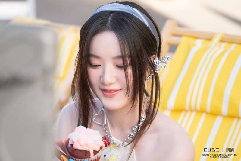 240712 CUBE Entertainment Naver Post with Shuhua - (G)I-DLE 7th Mini Album [I SWAY] Behind the Scenes of the Jacket Shoot documents 16