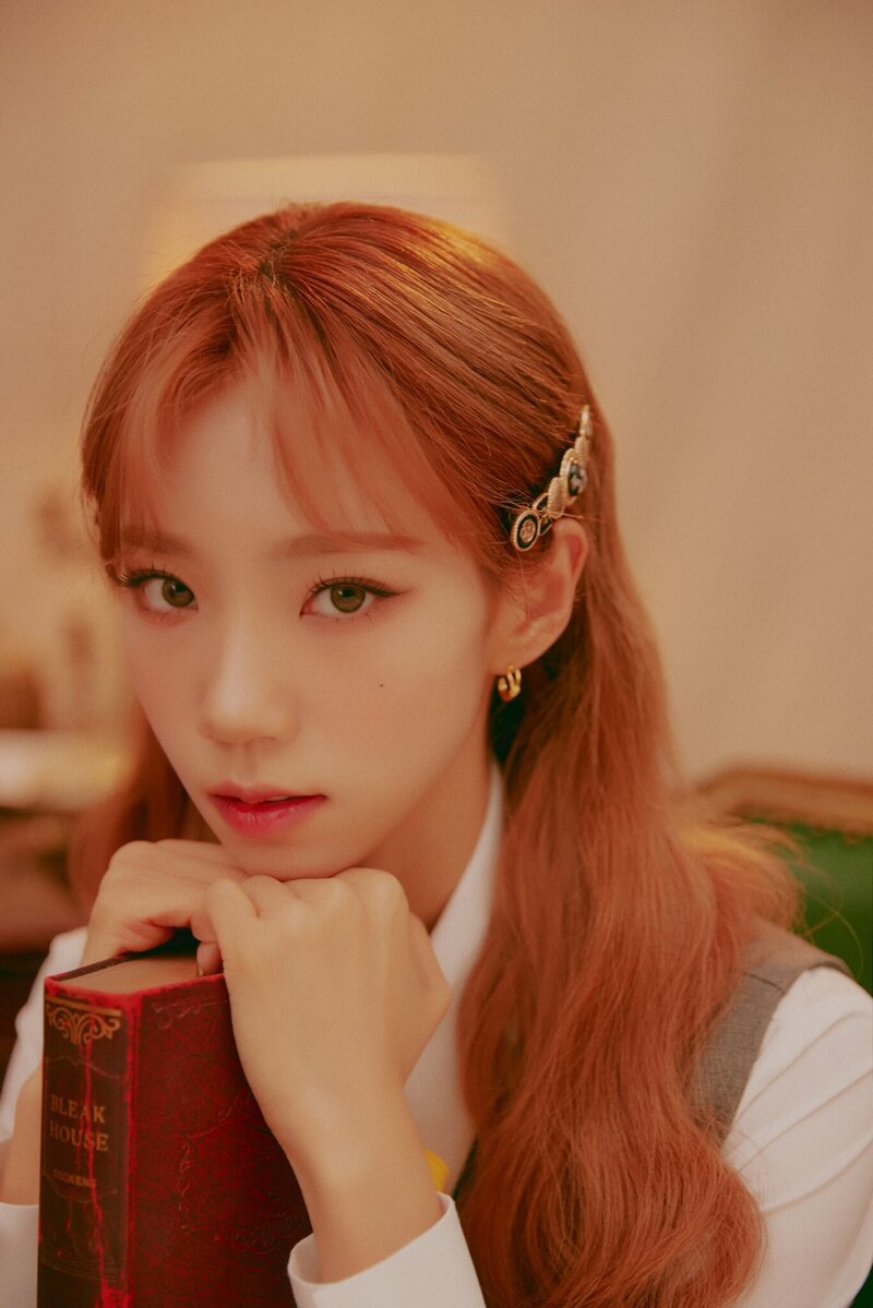 WJSN for Universe 'Replay Wjsn - Save Me, Save You' Photoshoot 2022 documents 6
