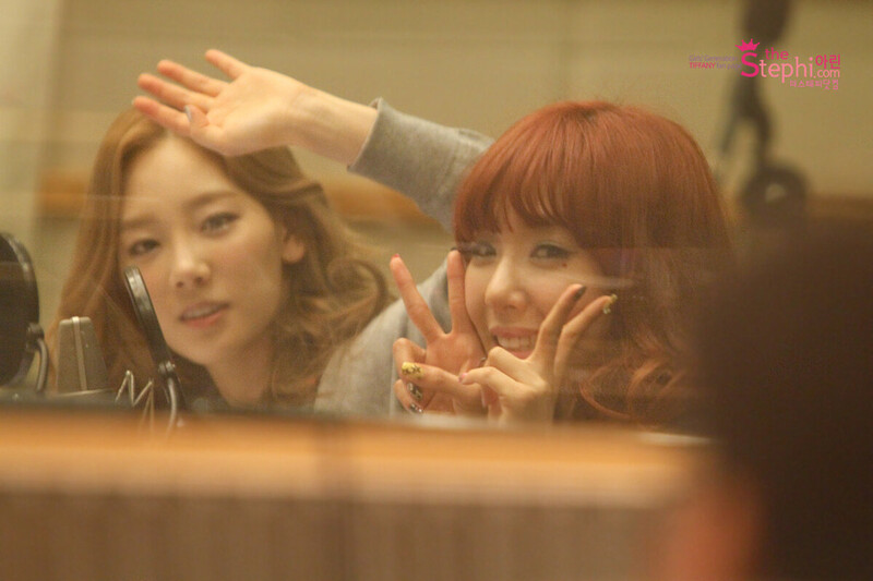 120504 Girls' Generation Tiffany, Taeyeon & Seohyun at Sukira documents 17