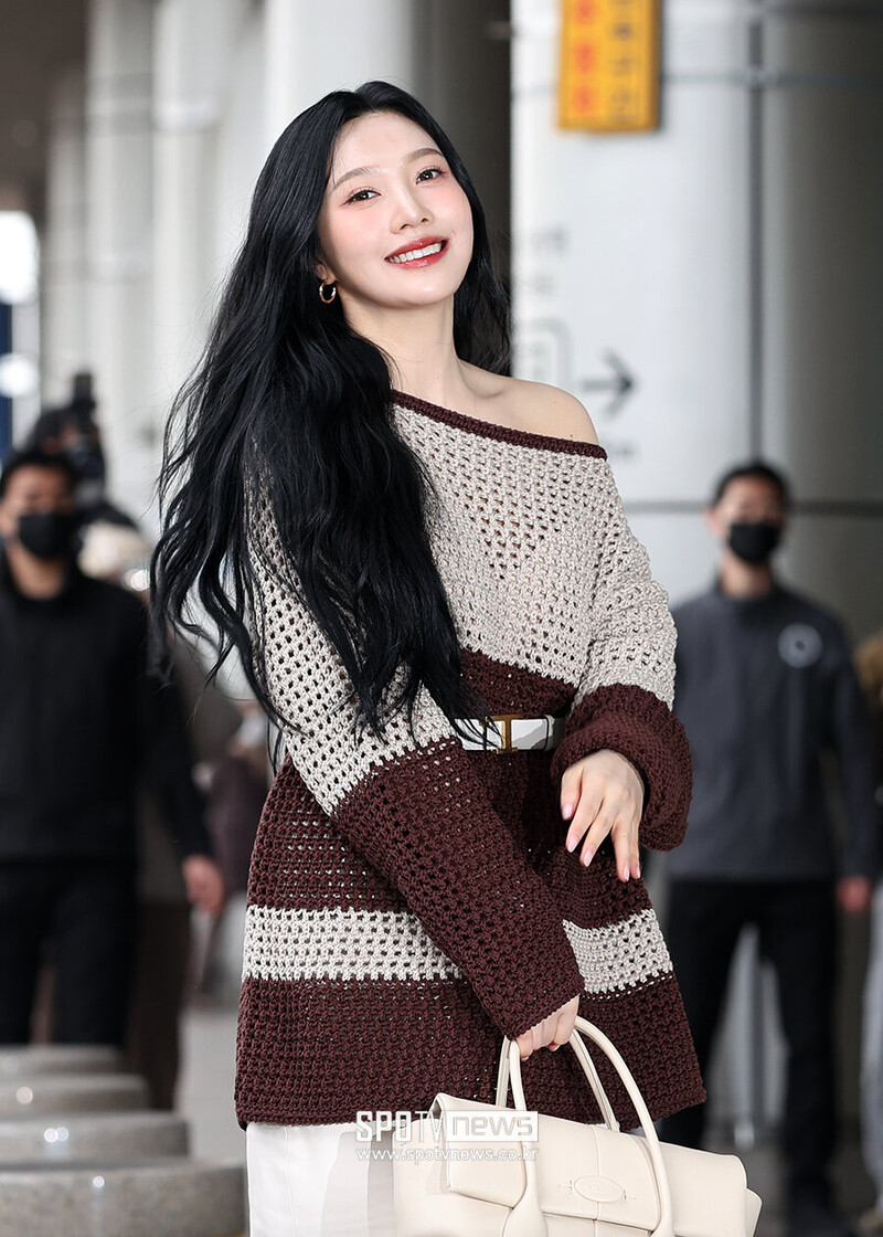 240220 JOY at Gimpo International Airport documents 6