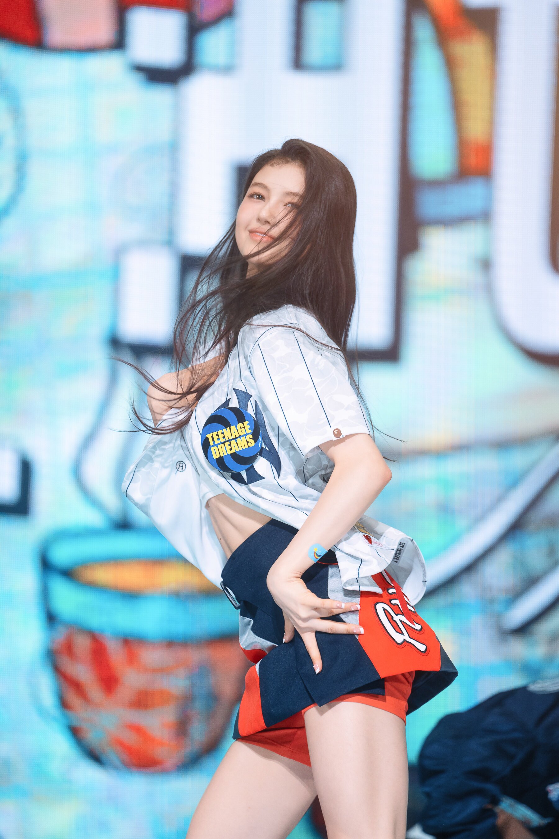 220807 NewJeans Danielle 'Attention' at Inkigayo | kpopping