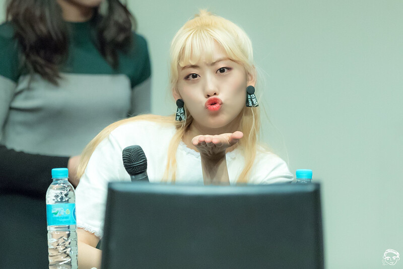 171022 Weki Meki Lua at Busan 'WEME' Fansign documents 2