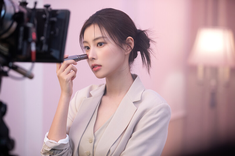 221112 8D Naver Post - Kang Hyewon - Manyo Factory CF Behind documents 8