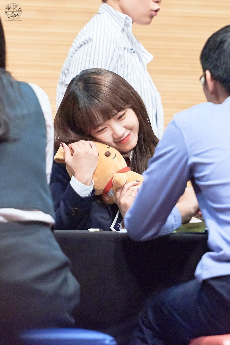 180519 Weki Meki Yoojung at 'Lucky' Gangbyeon Fansign documents 2