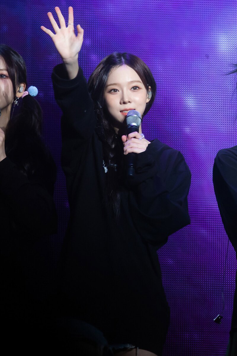 230226 aespa Winter - 1st Concert 'SYNK : HYPER LINE' at Seoul Day 2 documents 2