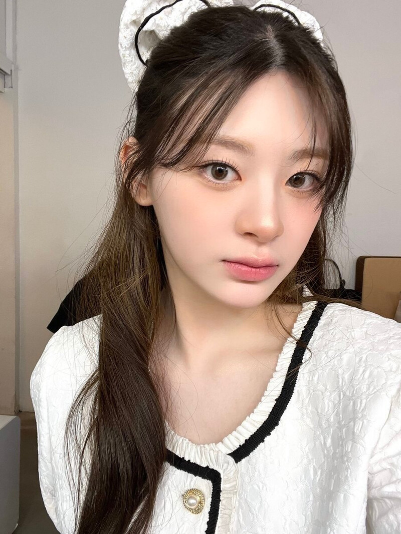 230428 STAYC Twitter Update - Seeun documents 1