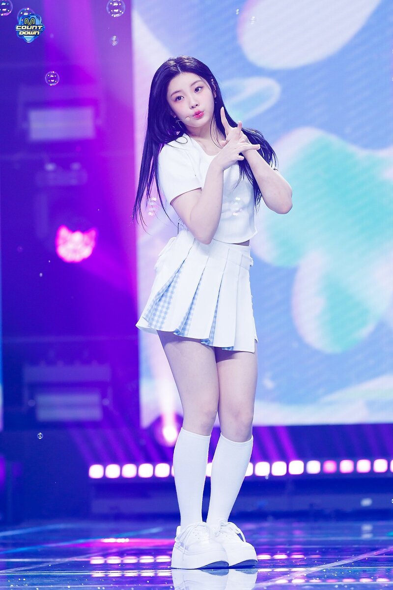 240411 ILLIT Wonhee - 'Magnetic' at M Countdown documents 12