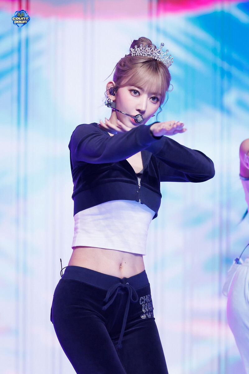 240912 LE SSERAFIM Sakura - 'CRAZY' at M COUNTDOWN documents 12