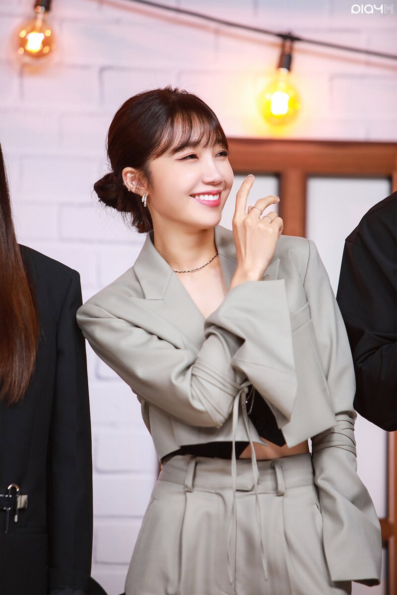 211026 IST Naver post - Apink EUNJI 'Work later, Drink now' drama Production Presentation behind documents 8
