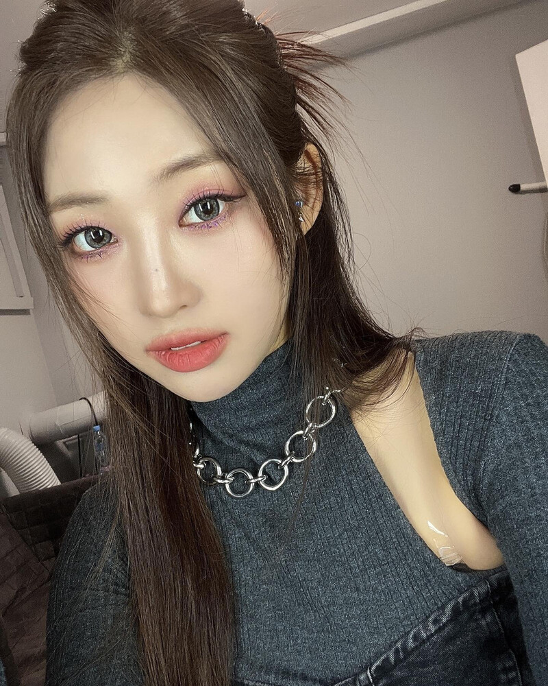 240204 EVERGLOW Sihyeon Instagram Update documents 1