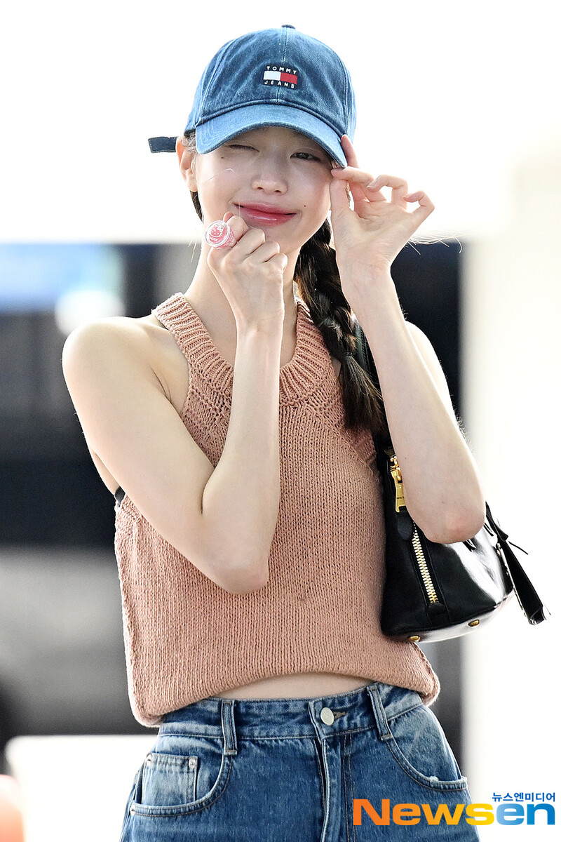 240801 IVE Wonyoung at Incheon International Airport documents 7
