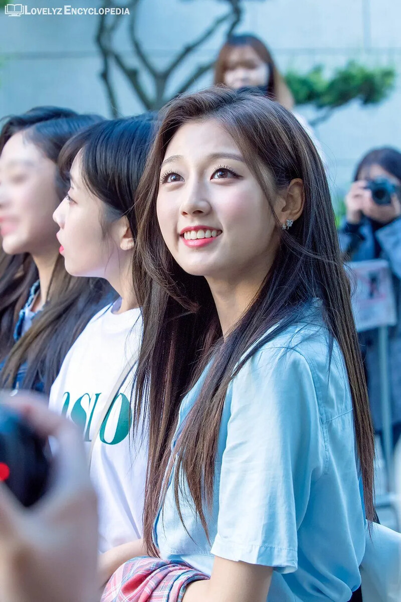 Lovelyz_Encyclo-DcrVFeCVMAIGBNA-20180508-08-12.jpg