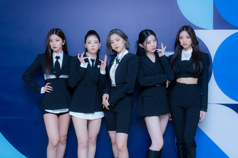 221204 SBS Twitter Update - ITZY at Inkigayo Photowall documents 2