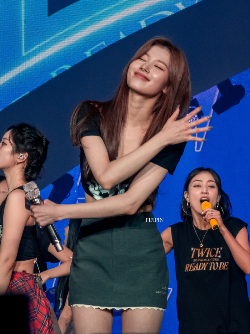 230923 TWICE Sana - ‘READY TO BE’ World Tour in Bangkok Day 1 documents 2