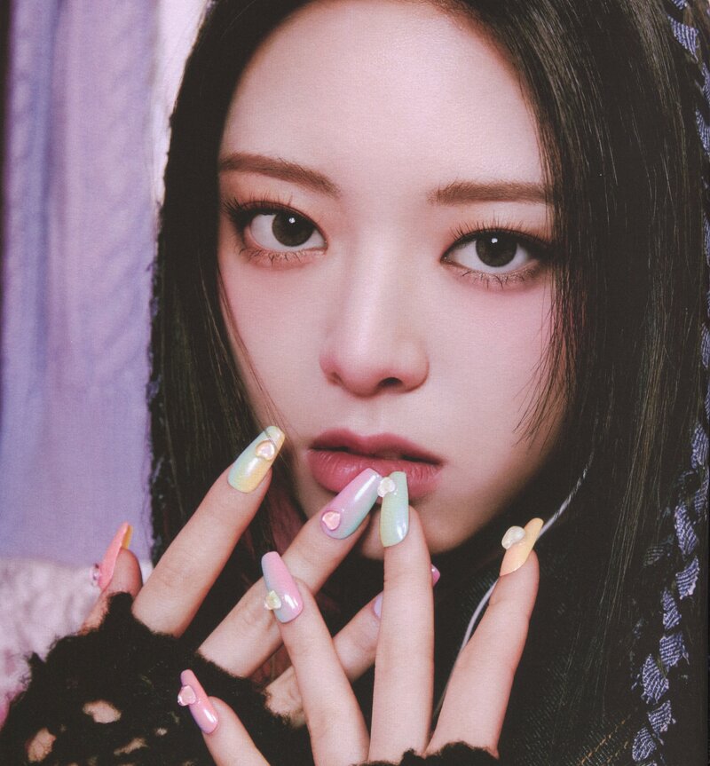 ITZY 'Crazy In Love' Album Scans documents 18