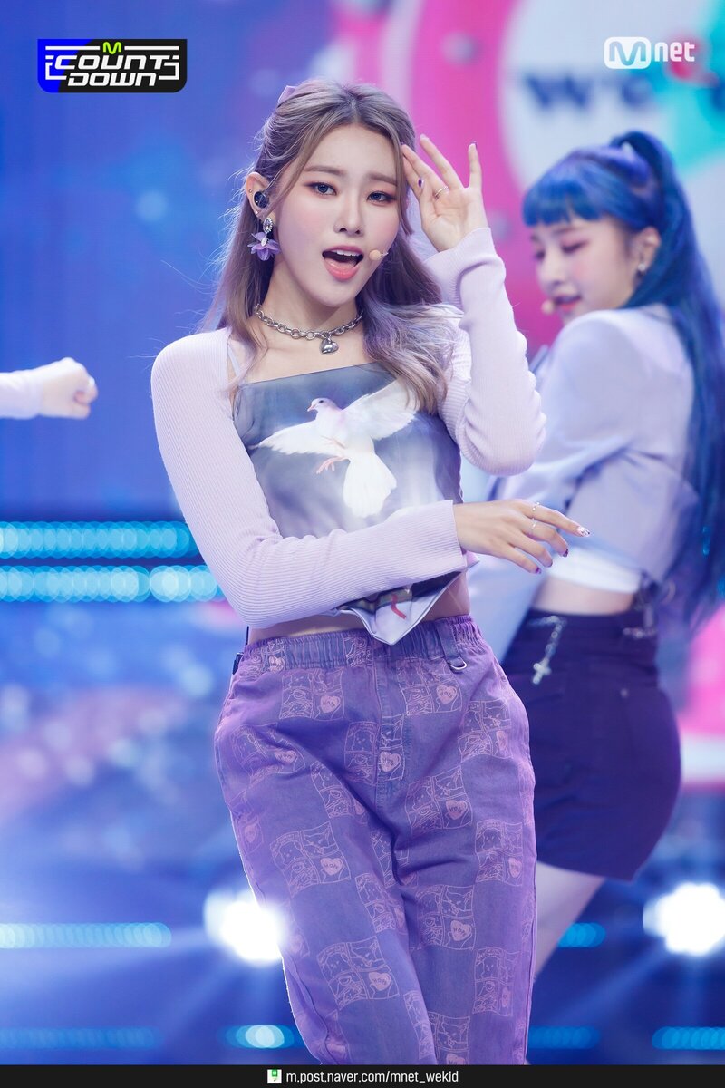 210812 Weeekly - 'Holiday Party' at M Countdown documents 19