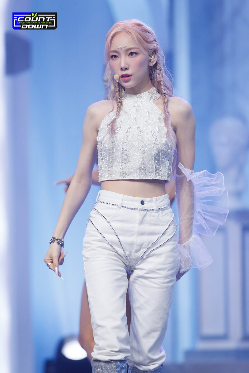 220217 Taeyeon - 'INVU' at M Countdown documents 5