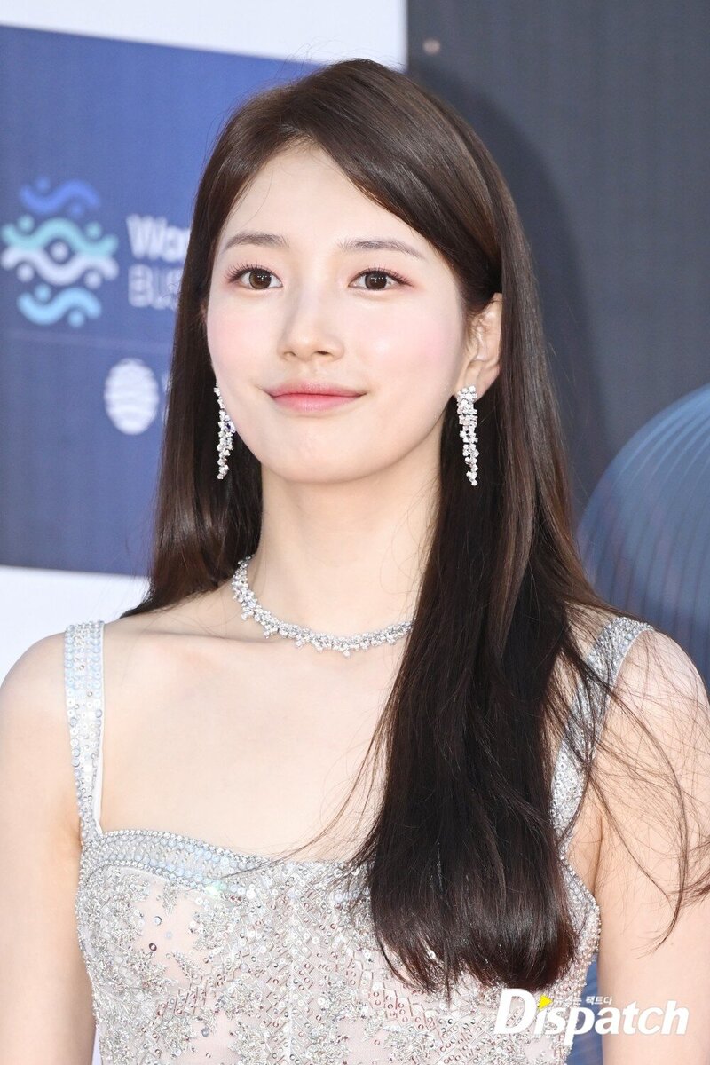 230719 Suzy at the 2nd Blue Dragon Series Awards Red Carpet documents 1
