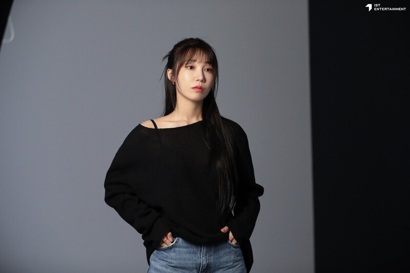 230920 IST Naver post - EUNJI Profile shoot behind the scenes documents 16