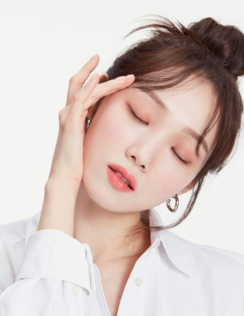 Lee Sung Kyung for Cosmopolitan Korea March 2020 Issue documents 5