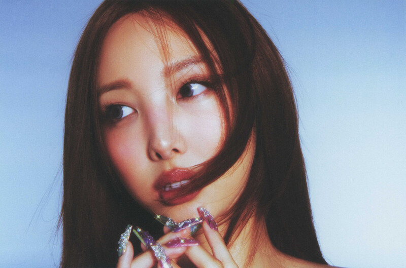 NAYEON 2nd Mini Album 'NA'  SCAN Photobook documents 12