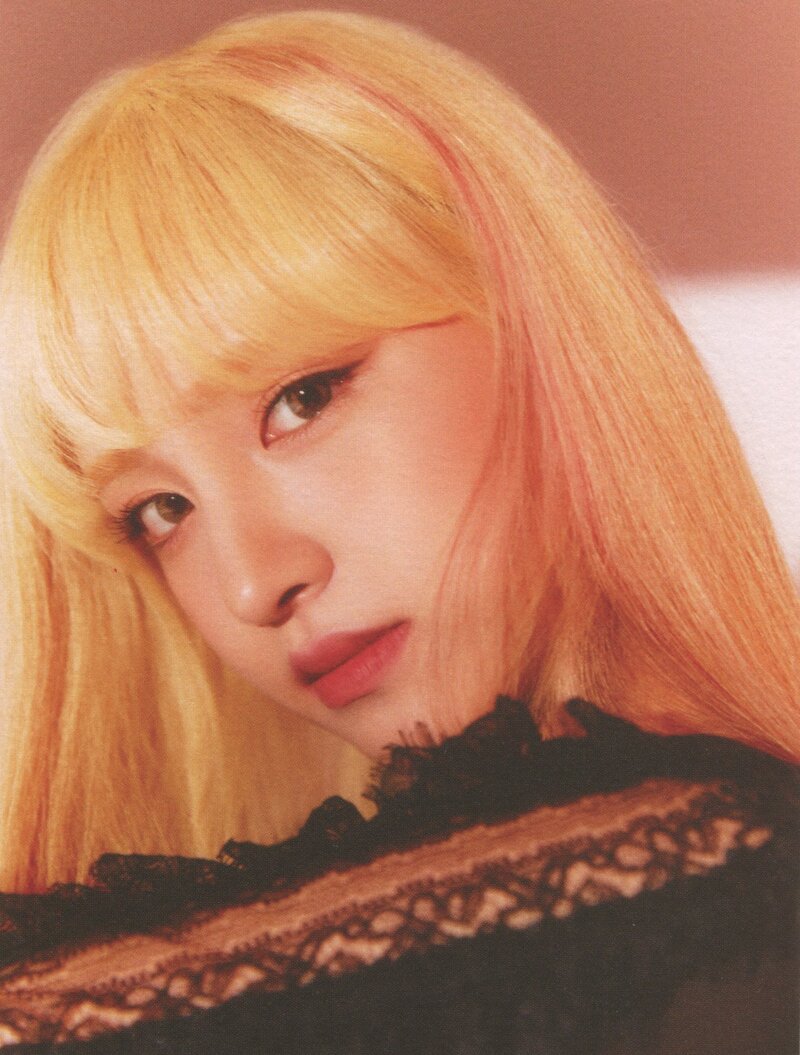 [SCANS] IVE first single album 'Eleven' (all versions) documents 3