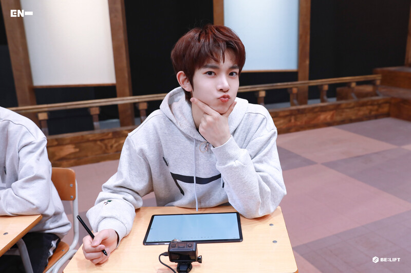 TXT&EN- PLAYGROUND ep.1 documents 10