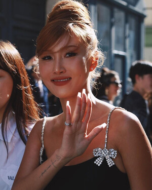 231001 HWASA - Valentino Womenswear Spring/Summer 2024 at Paris Fashion Week