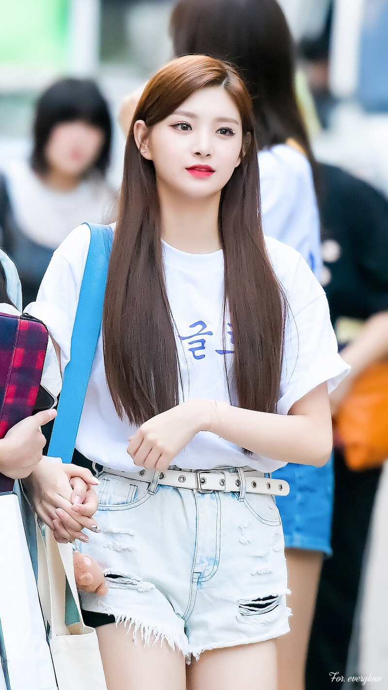 190823 EVERGLOW Yiren documents 4