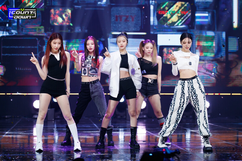 211014 ITZY - 'SWIPE' at M Countdown documents 10