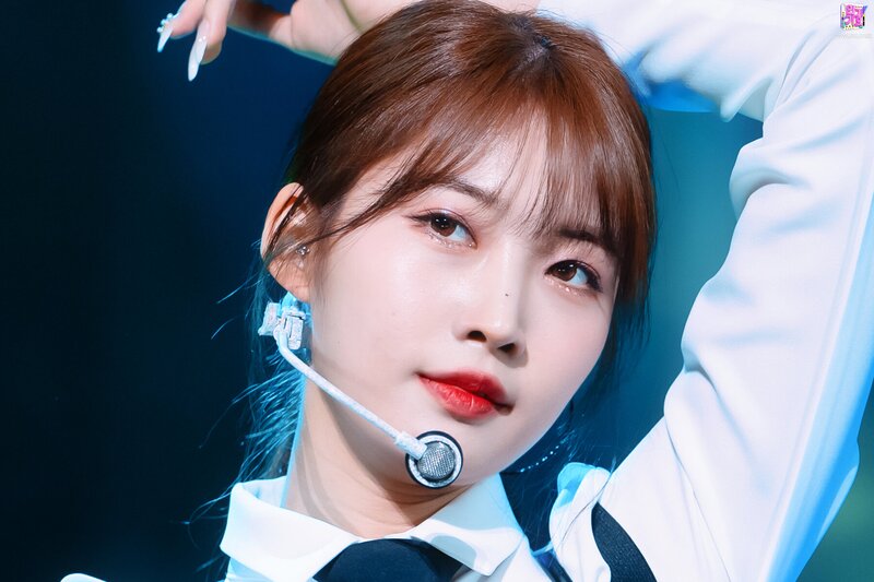211212 EVERGLOW Sihyeon - "PIRATE" at Inkigayo documents 5