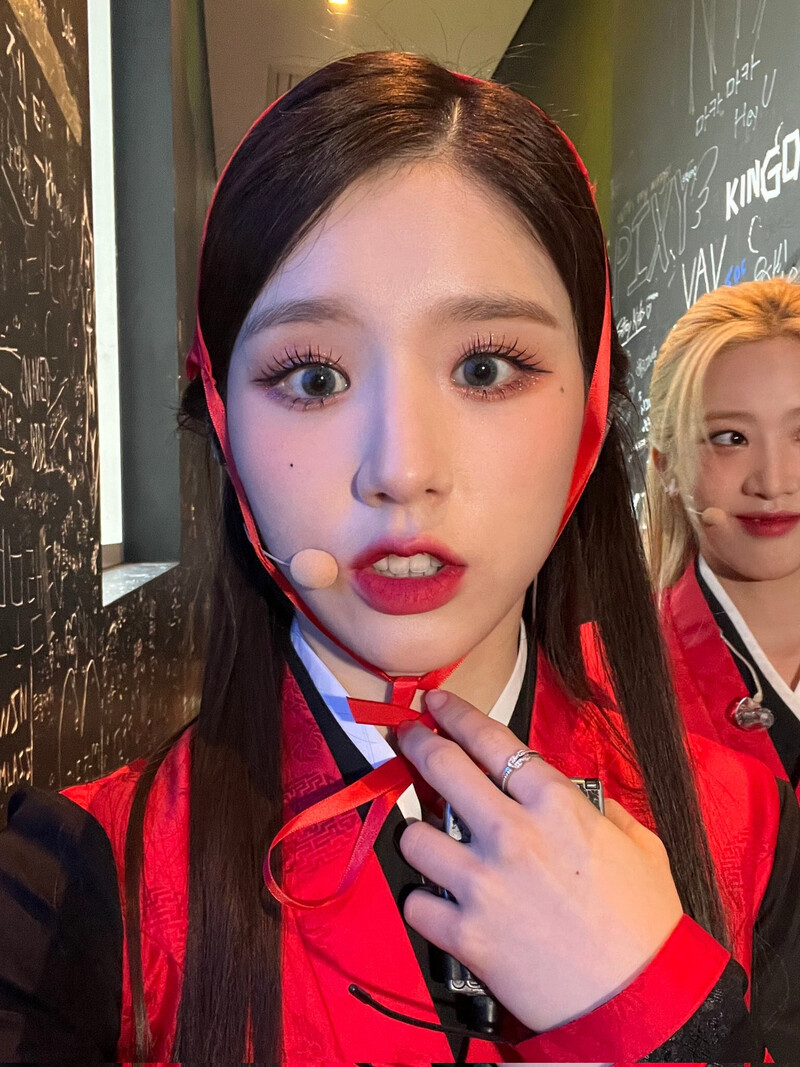 220509 Loona Twitter Update - Heejin documents 4