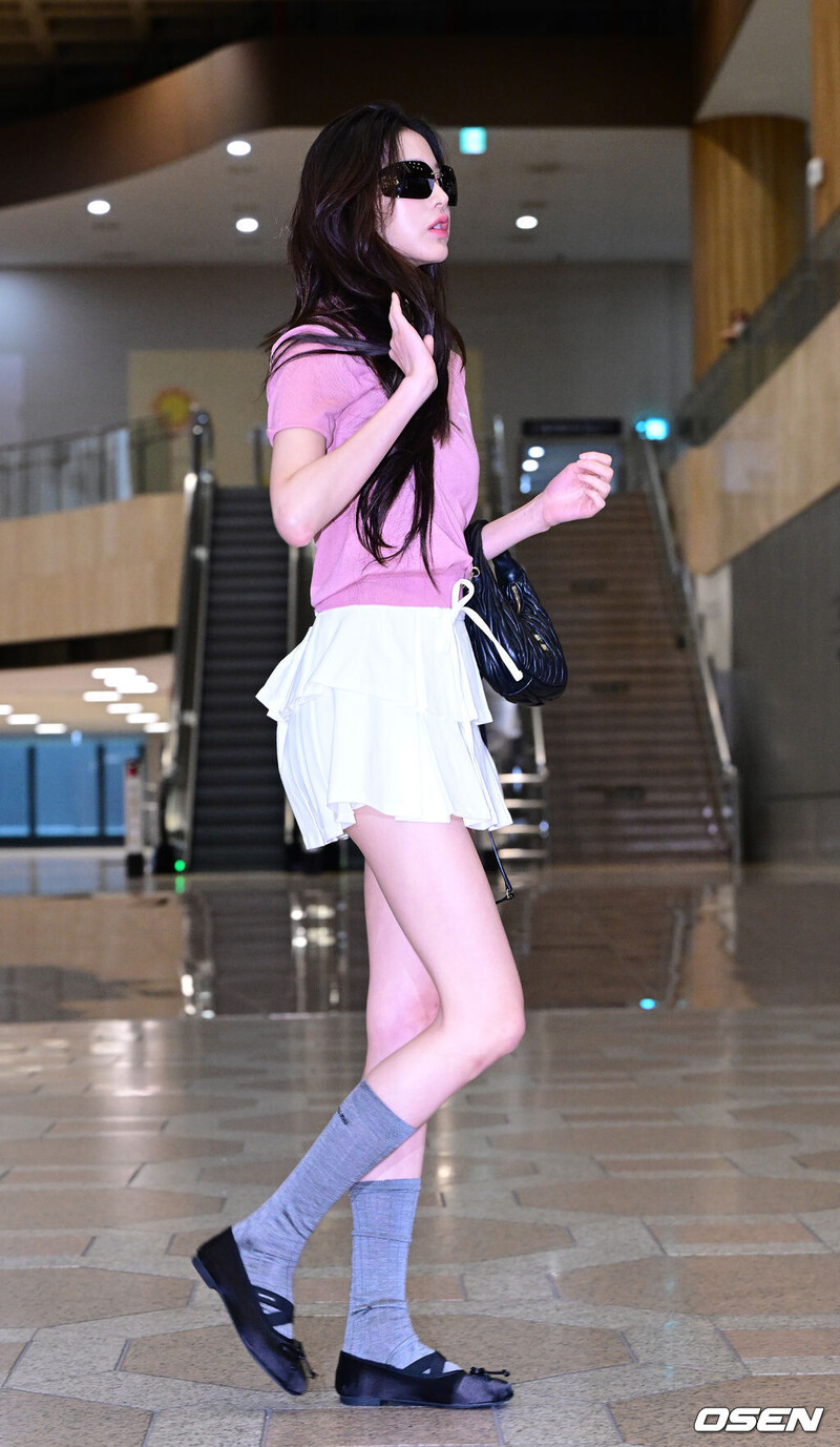 240921 IVE Wonyoung at Gimpo International Airport documents 1