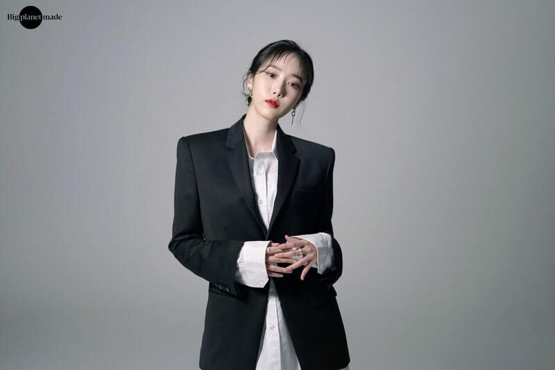 211014 BPM Naver Post - VIVIZ 1st Profile Shoot Behind documents 5