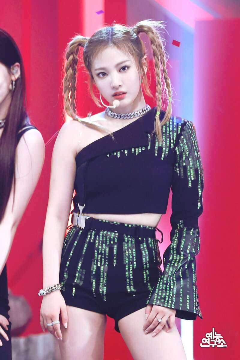 211016 aespa - 'Savage' at Music Core documents 18