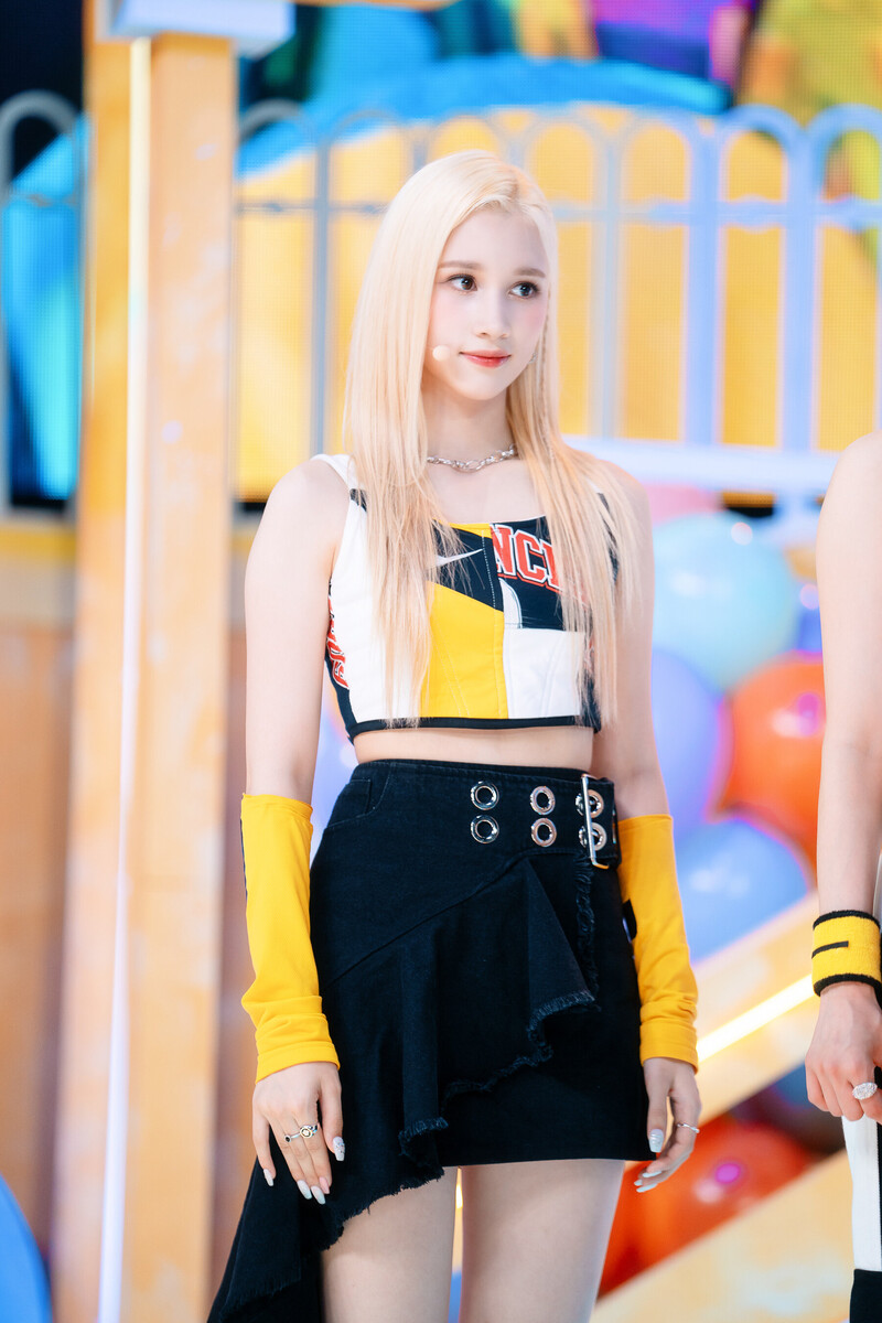 220703 Kep1er Bahiyyih 'Up!' at Inkigayo documents 17