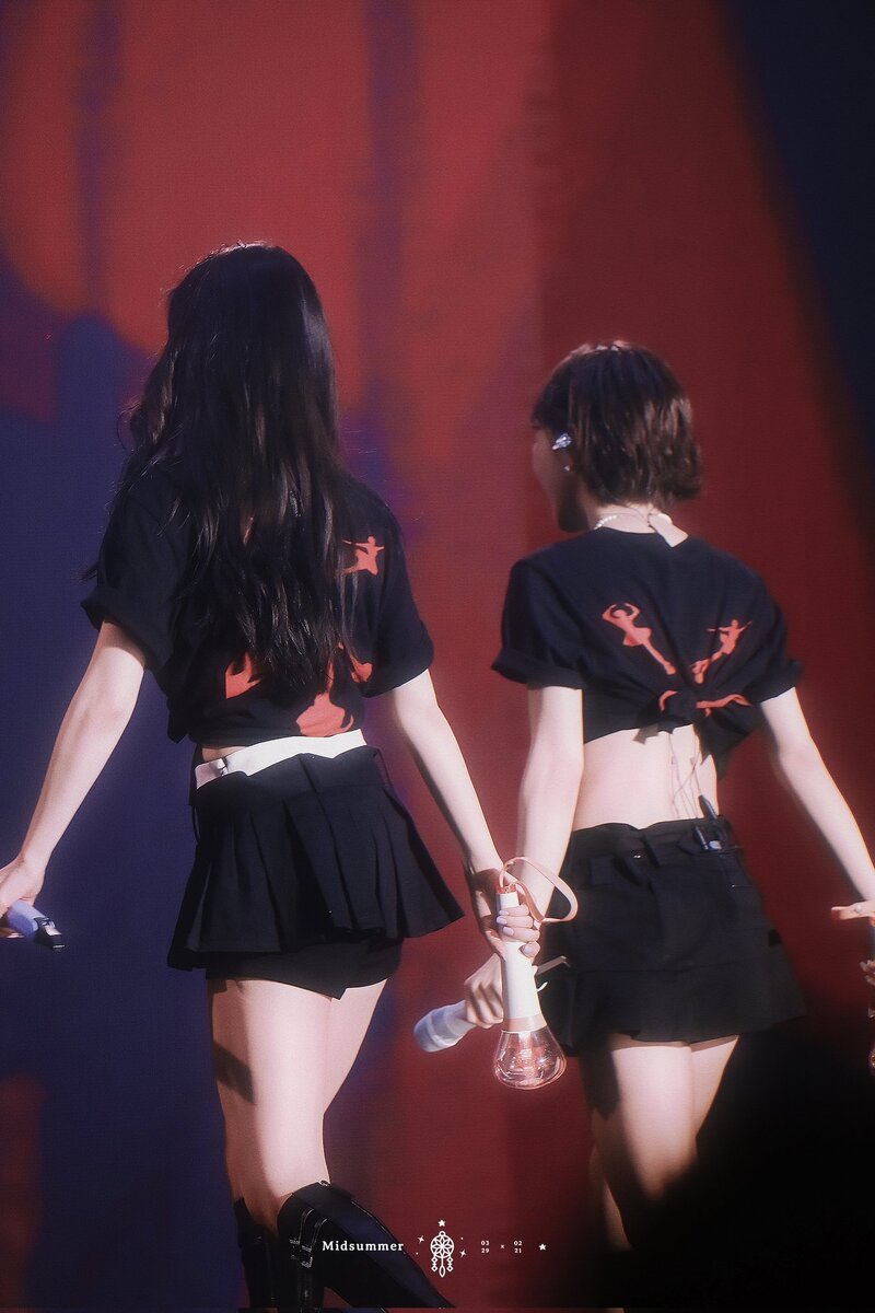 230402 Red Velvet Irene & Wendy - 'R to V' Concert in Seoul Day 2 documents 6