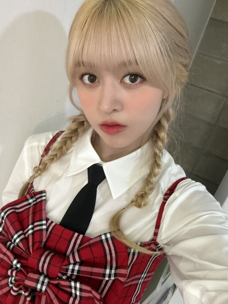 240203 NMIXX Twitter Update - Lily documents 2